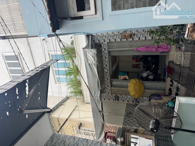 bán nhà Tôn Thất Thuyết P4 Q4 43.9m2 4 tầng chỉ 5.3 tỷ - 2