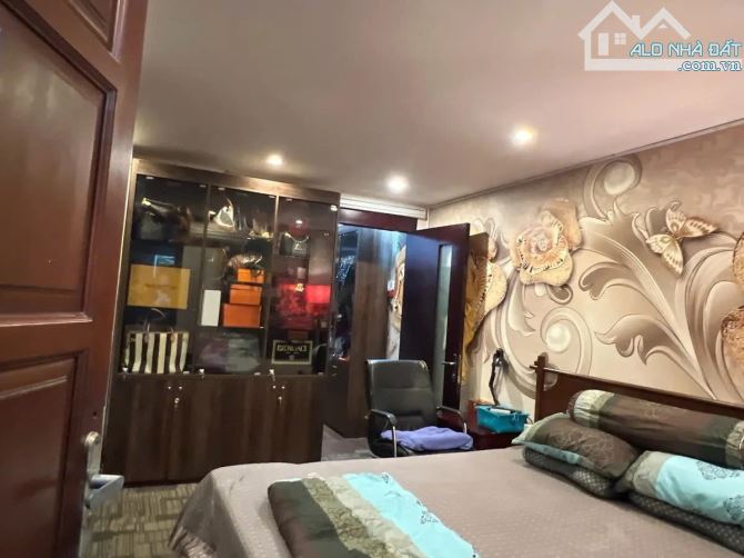 Bán nhà mặt phố Trúc Bạch 66m2 xây 5 tầng cực đẹp View Hồ dòng tiền 70tr/tháng - 2