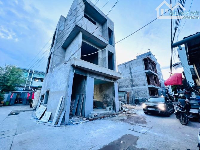 NHÀ MỚI 3 TẦNG 2 MẶT KIỆT OTO GẦN ĐƯỜNG TRẦN CAO VÂN - 2