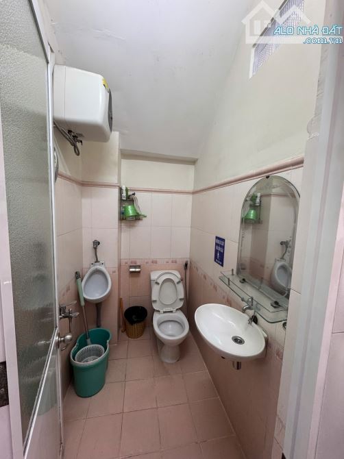 Bán căn nhà 3 tầng 1 tum MT đại lộ Nguyễn Tất Thành, Nha Trang chỉ 6 ỷ 4 - 2
