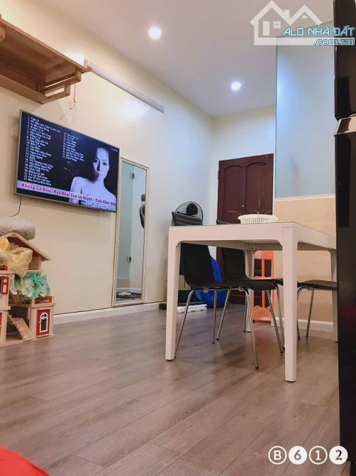 Bán Nhà Tập Thể Phố 8/3 20M - Tầng 2 Giá 2 Tỷ. Full nội thất - 2