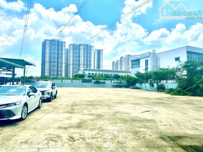 MẶT TIỀN ĐƯỜNG VÕ VĂN KIỆT - ĐẤT LỚN 2.000M2 - TIỆN KINH DOANH - MỞ KHO XƯỞNG - BÃI GIỮ XE - 2