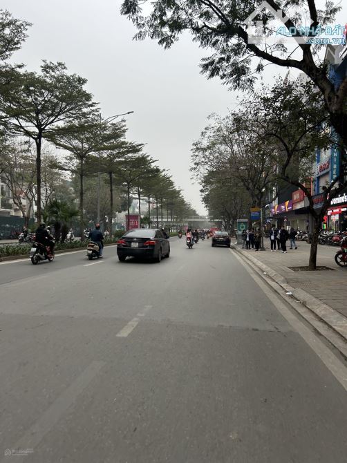 Bán nhà mặt phố Hoàng Quốc Việt, Cầu Giấy, diện tích 99m2. Mặt tiền 6.8m. Giá 37 tỷ - 2