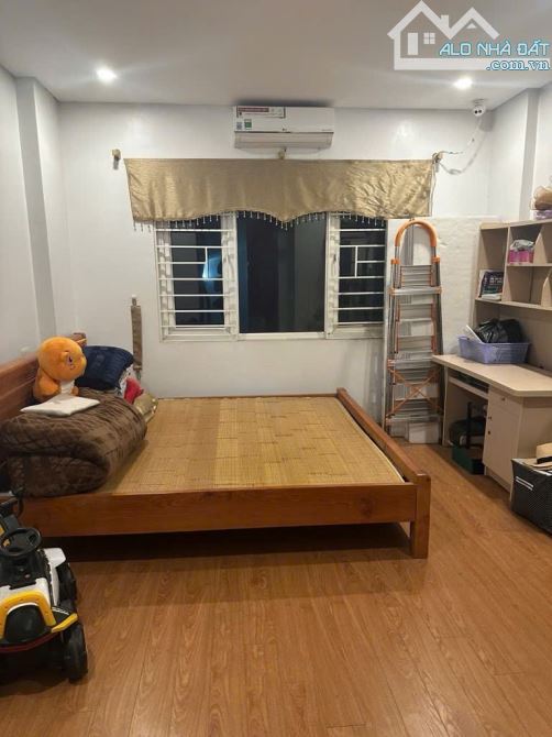 Bán nhà Thạch Bàn , ô tô đỗ cổng , thoáng sáng gần AEON và Gaden City - 2