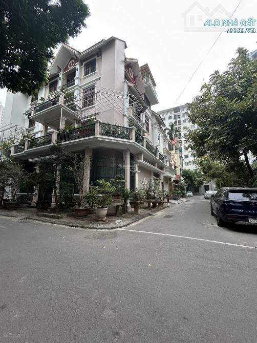 CC bán nhà liền kề Trung Hòa, Cầu Giấy,diện tích 105m2.6 tầng, đường 10m,vỉa hè 3m.26.8tỷ - 2