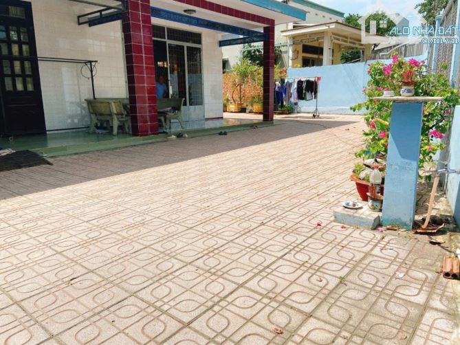BÁN ĐẤT TẶNG NHÀ C4 – 440M², NGANG 16M - FULL THỔ CƯ – LONG THẠNH MỸ - 2