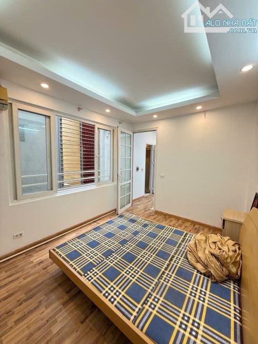 Ba Đình – 5 tầng ô chờ thang máy – full gỗ tự nhiên – 10m ra phố, giá hiếm! - 2