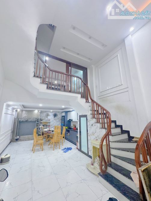 Nhà đẹp, ngõ rộng thông thoáng, gần hồ, DT 48m2, giá bán 10.2 tỷ có thương lượng - 2
