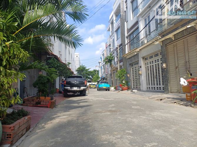 BÁN NHANH CĂN NHÀ PHỐ 3 TẦNG MỚI ĐẸP HẺM 1 SẸC XE HƠI - TẶNG FULL NỘI THẤT - 2