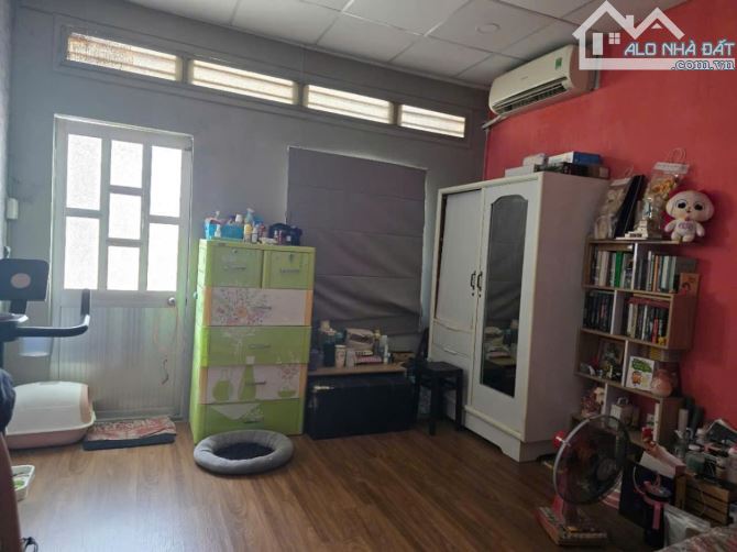 Nhà bán mặt tiền đường Đoàn Văn Bơ Quận 4, 73m2 cho thuê kinh doanh tốt - 2