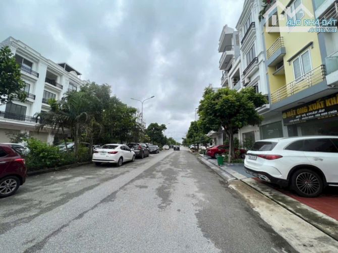 Bán đất mặt đường đôi 30m lô 16 -17 Lê Hồng Phong - DT 60m - Mt 4m giá bán 107 triệu/m - 2