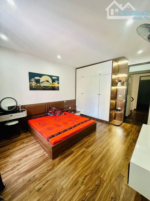 Lô góc mặt ngõ ô tô đỗ cửa Thái Hà, ngõ thông KD tốt, Dt 66m2*5 tầng, MT 6,3m, 16 tỷ - 2