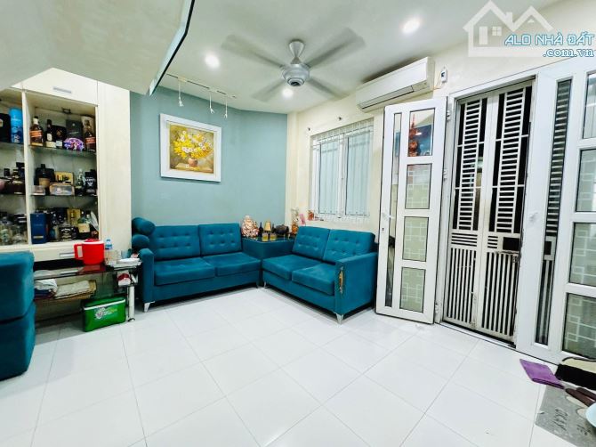 NHÀ ĐẸP LÒ ĐÚC - CÁCH MẶT PHỐ 15M - TRƯỚC NHÀ RỘNG THOÁNG  DT19/23m , 5tầng.Giá 8.5 tỷ ỷ - 2