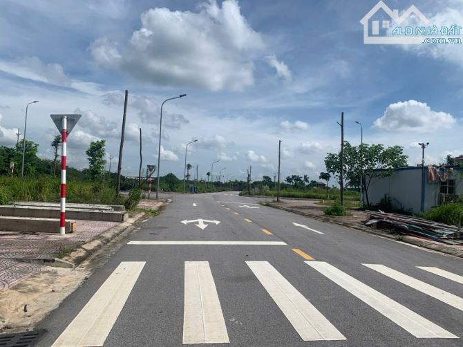 CHÍNH CHỦ BÁN 100M2- MT5M- TRỤC CHÍNH KHU ĐÔ THỊ ĐẠI THỊNH- XUÂN LÂM- ĐƯỜNG Ô TÔ- GIÁ 6 X - 2