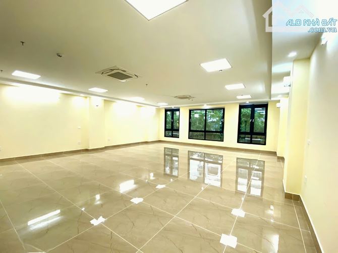 Bán mặt phố Láng Hạ - DT 115m2 XD 5 tầng - MT 5.4m - vuông vắn - 2 mặt thoáng - vị trí - 2