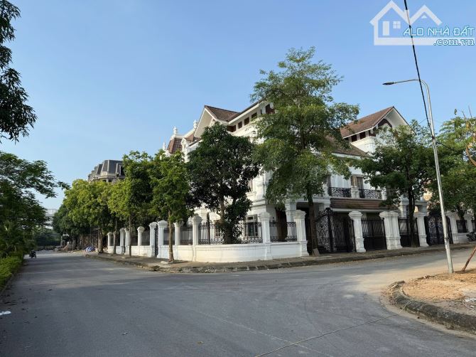 CẦN BÁN CĂN BIỆT THỰ LIỀN KỀ TẠI KHU ĐÔ THỊ THIÊN MÃ - 2