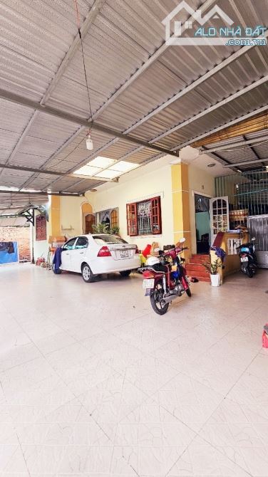 BIỆT THỰ GẦN ĐƯỜNG HOÀNG DIỆU 2 - 212M2 NGANG KHỦNG 10M - ĐỐI DIỆN CÔNG VIÊN - CHỈ 12.9 Tỷ - 2