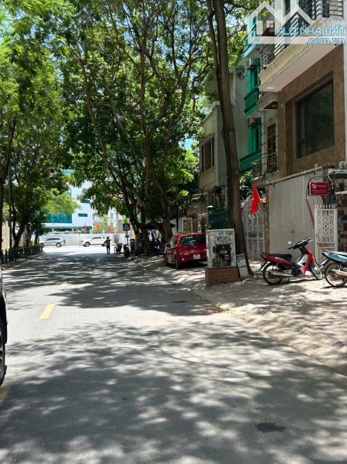 bán nhà phân lô phạm tuấn tài , diện tích 72 m x 7tầng, kinh doanh, vỉa hè rộng , giá 23.5 - 2