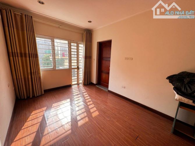 Bán nhà Đa Sỹ 55mx3 tầng, gần Ô tô, ngõ 3 gác giá 5.68 tỷ. - 2