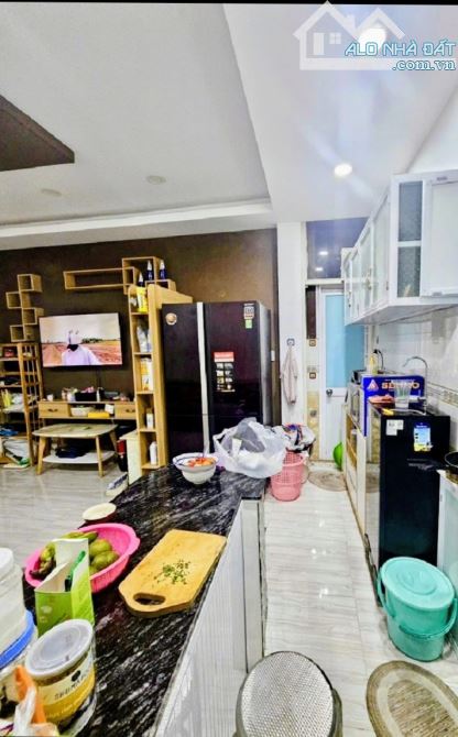 Đường Nguyễn Thị Tần Quận 8 HẺM XE HƠI Ngang 5m Hậu 8m Dài 20m Chủ G.ẤP B.ÁN Nhỉnh 9 Tỷ TL - 2