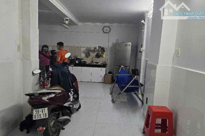Bán nhà hẻm xe hơi, Lạc Long Quân, Tân Bình, 42 m² (4m x 11m), 2 phòng - Giá 4.2 tỷ TL - 2