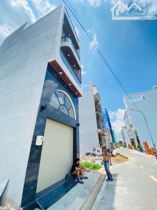 KHU PHÂN LÔ DÂN TRÍ CAO - TÂY LÂN - NGANG 4X18 - DTCN 72M2 - HẺM NHỰA 8M - GIÁ 4.7 TỶ TL. - 2