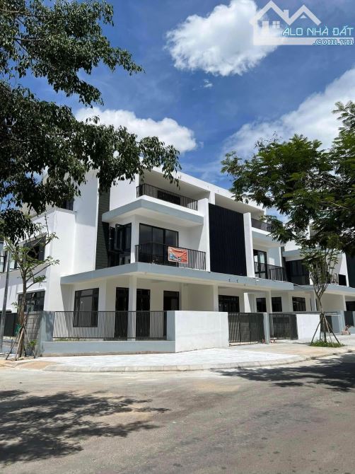 Biệt thự 3 tầng Trần Thái Tông ngang rộng 14,5m - 2