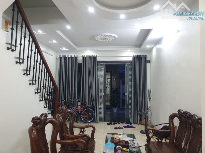 BÁN NHÀ ĐẸP 1.58 TỶ 3 TẦNG 45M2 ( ĐÔNG BẮC ) NGÕ KHU ĐỆ TỨ - 2
