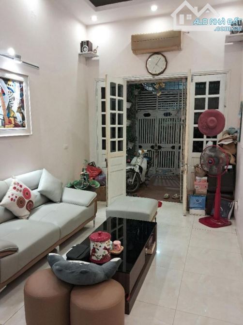 🏠 Bán nhà Trung Phụng, Xã Đàn - ô tô đỗ cổng – sân thoáng - ở ngay - 42m2- Giá 9.7 tỉ! - 2