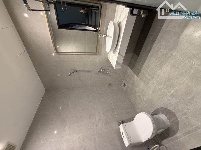 Nhỉnh 4 tỷ / 34 m2/ 4 tầng / 5 M tiền/ Xuân Khôi - 2