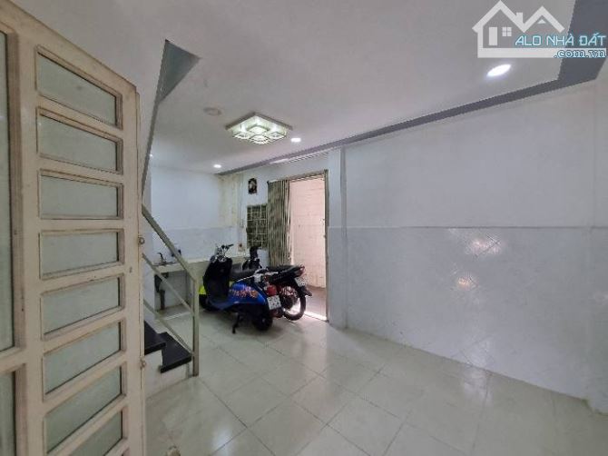 2 MẶT HẺM TRƯỚC SAU - HẺM 3M NGAY NGUYỄN CHÍ THANH Q.10 - 3 TẦNG - 18M2 - CHỈ 3.2 TỶ - 2