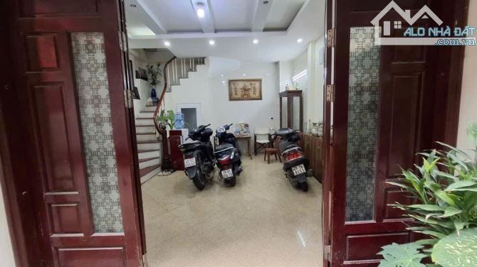 Bán nhà phố Lạc Trung_Lô góc hiếm_ô tô vào nhà_sổ đỏ vuông như bánh chưng - 2