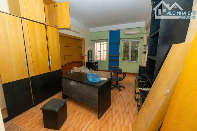 Cho thuê nhà nguyên căn ngõ 90 Đường Nam Dư, Phường Lĩnh Nam, Hoàng Mai. DT 38m x 4 tầng, - 2