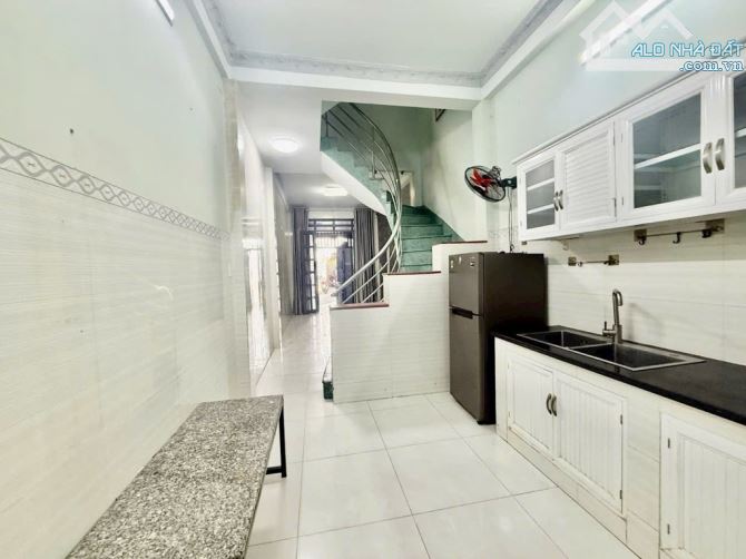 NHÀ 3 TẦNG BTCT💥40M2 CN💥 - THÍCH QUẢNG ĐỨC - PHÚ NHUẬN - 4 PHÒNG NGỦ - CHỈ NHỈNH 5 TỶ. - 2