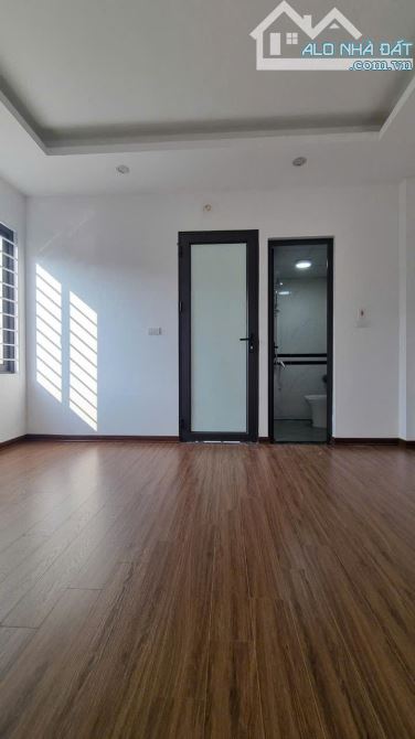 BÁN NHÀ LẠC LONG QUÂN DT 62M - XÂY 6 TẦNG - MT 5.2M - THANG MÁY - LÔ GÓC - GIÁ 12.45 TỶ - 2