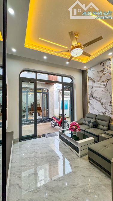 NHÀ TRỆT LẦU HIỆN ĐẠI XÂY MỚI FULL NỘI THẤT HẺM 311 NGUYỄN VĂN CỪ - SỔ HỒNG HOÀN CÔNG - TP - 2