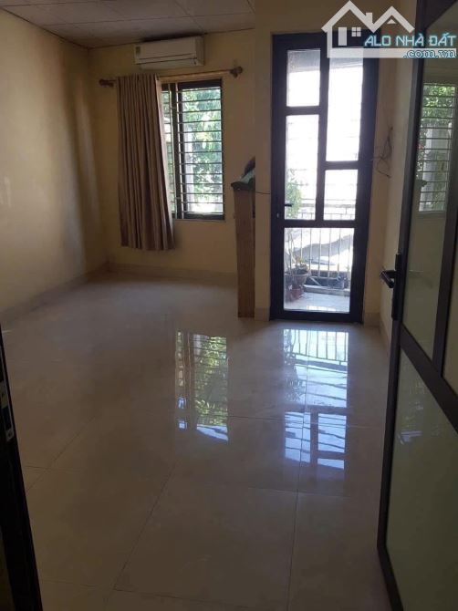 Cho thuê nhà nguyên căn Bắc Cầu- Ngọc Thụy- 50m2- 3 tầng- 6tr - 2