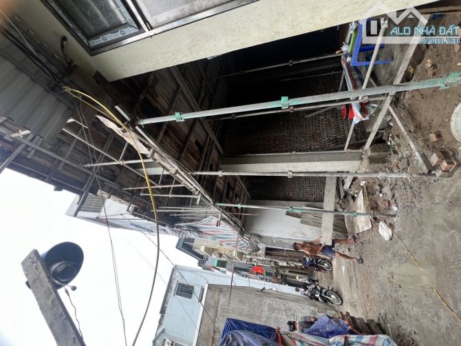 Nhà chủ xây 5 tầng thang máy tâm huyết, kết cấu chắc chắn, ngõ thoáng, gần ô tô, chỉ vài b - 3