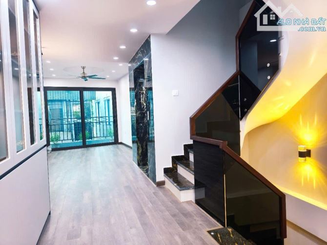 NHÀ ĐẸP KIM NGƯU-SÁT PHỐ-5 TẦNG DÂN XÂY KCBT-40M-CHỈ 7.2 TỈ - 3