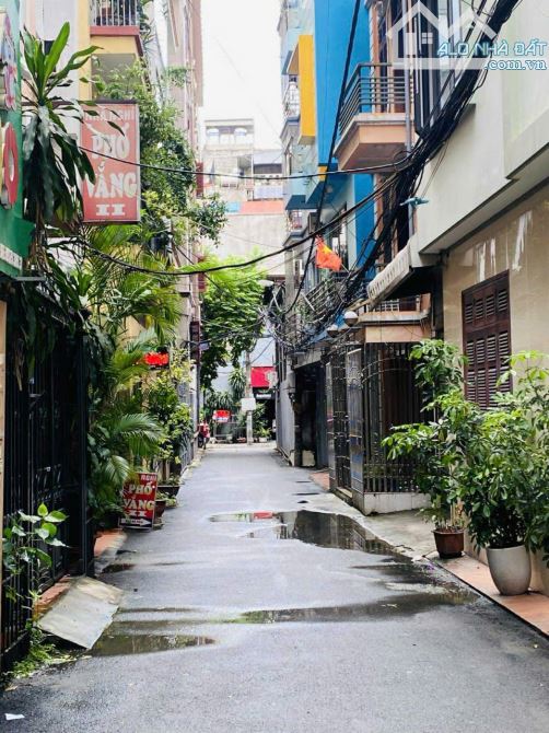 BÁN NHÀ TẠI KHƯƠNG TRUNG THANH XUÂN - 46M2 DÂN XÂY - ĐẸP LONG LANH- TRƯỚC NHÀ RỘNG THOÁNG - 3