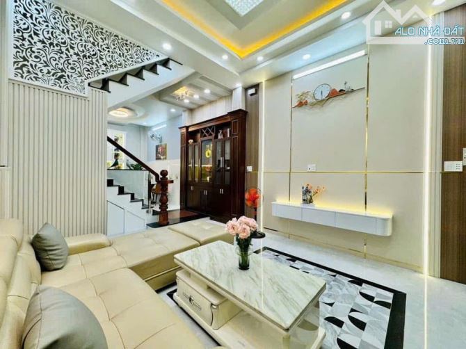 Đi nước ngoài định cư bán gấp nhà ở đường Trần Quốc Toản, phường Võ Thị Sáu, quận 3, giá 3 - 3