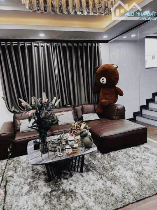 Bán nhà 1 trệt 3 lầu 68m2 thổ cư đường ô tô (P. Tân Tiến) chỉ 6,5 tỉ - 3