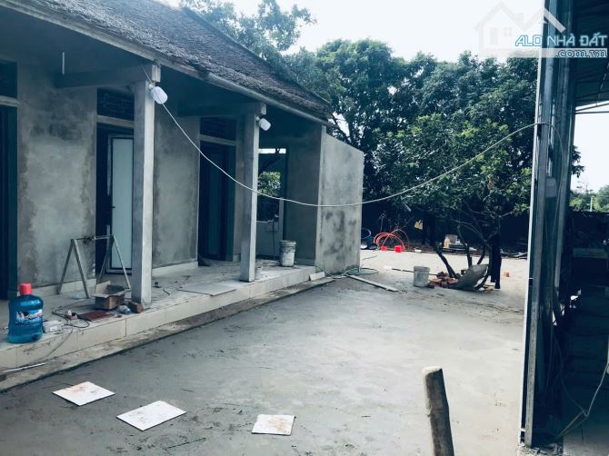 Cho thuê 650m2 nhà xưởng độc lập gần Thị Trấn Chúc Sơn, cách đường Ql6 gần 2km - 3