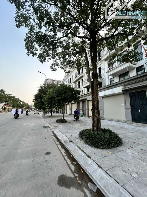 Thanh Khoản gấp nhà phố nguyên căn 4 tầng 90m2 mtien 6m đường nhựa 11m gần hồ Gia Lâm - 3