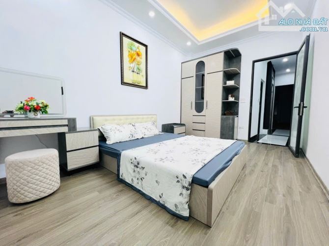 MẶT PHỐ NGUYỄN CHÍ THANH- LÔ GÓC 3 MẶT THOÁNG - KINH DOANH - VỈA HÈ - 40m - MT5 - 12 tỷ - 3
