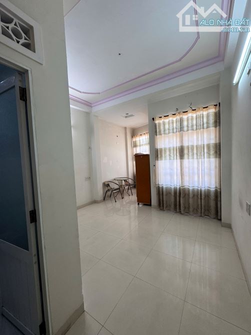 Bán căn nhà 3 tầng 1 tum MT đại lộ Nguyễn Tất Thành, Nha Trang chỉ 6 ỷ 4 - 3
