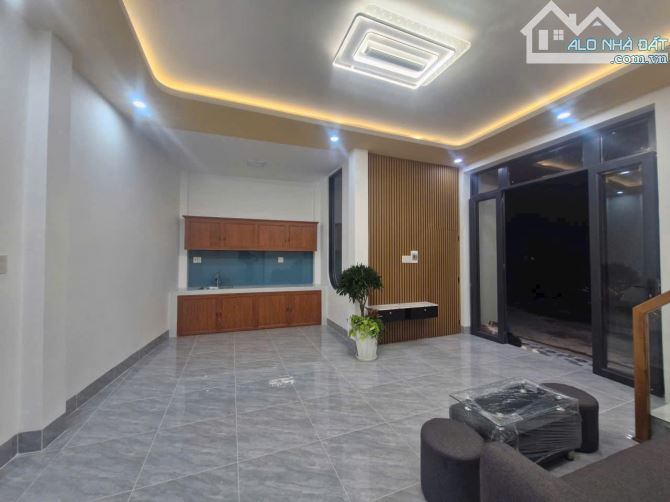 MUA 1 ĐƯỢC 2 - Bán nhà TRỆT LẦU MỚI ĐẸP LỘ Ô TÔ CPXD - 3
