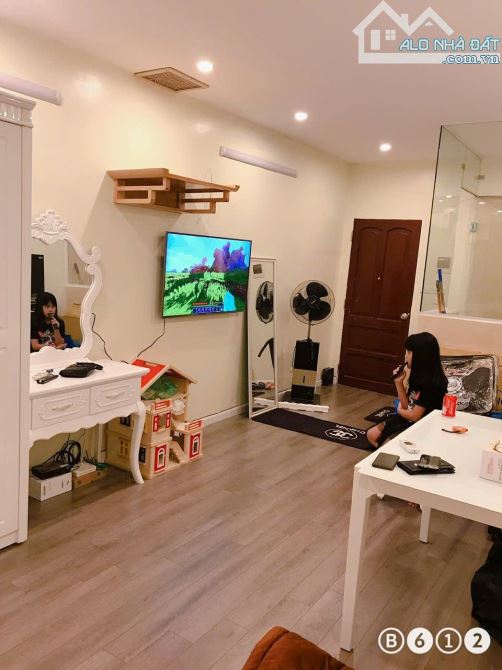 Bán Nhà Tập Thể Phố 8/3 20M - Tầng 2 Giá 2 Tỷ. Full nội thất - 3
