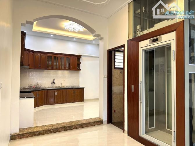 Mặt phố TT Cầu Giấy🌹Vỉa hè kinh doanh đỉnh, 68m2 - 5T thang máy - MT5m - 3