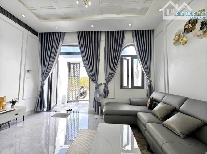 Gấp lắm rồi AC ơi, chú em ổng muốn bỏ xứ về quê trồng bơ nuôi á, nên bán căn nhà ở Tân An - 3